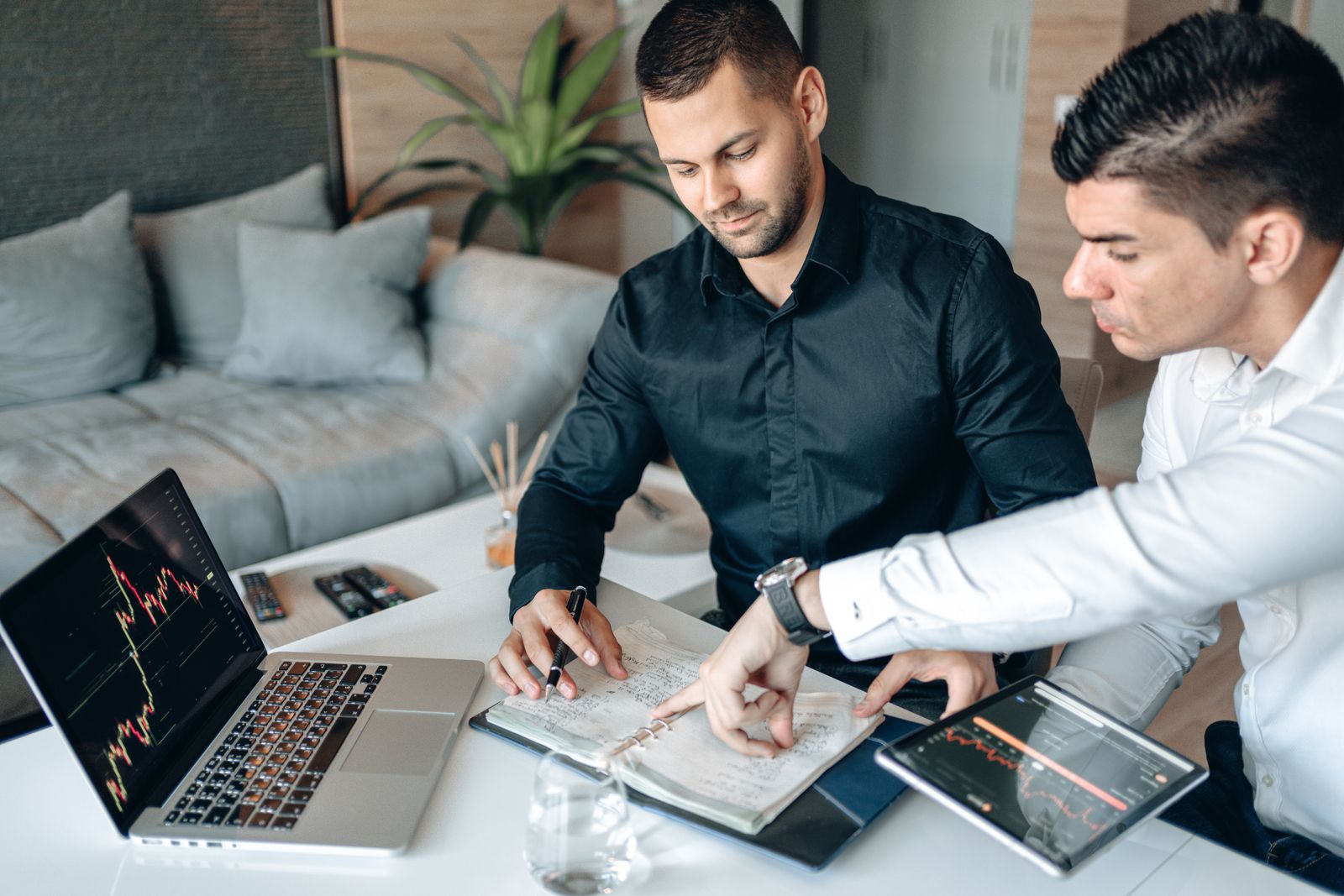 Professionals analyzing information in a collaborative work environment